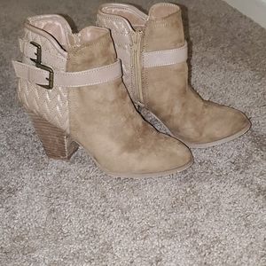 Super cute tan Booties